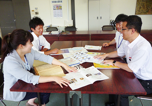 諏訪市が発行するたくさんのパンフレット